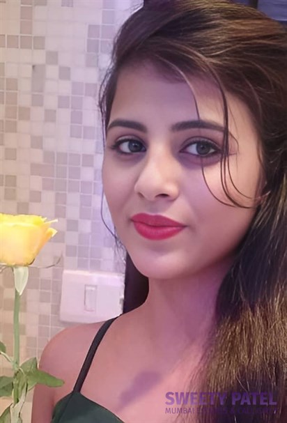 Adweta Busty Girl