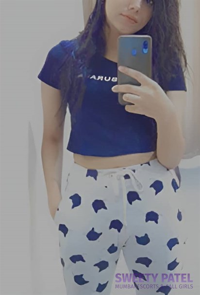  avantika Busty Girl