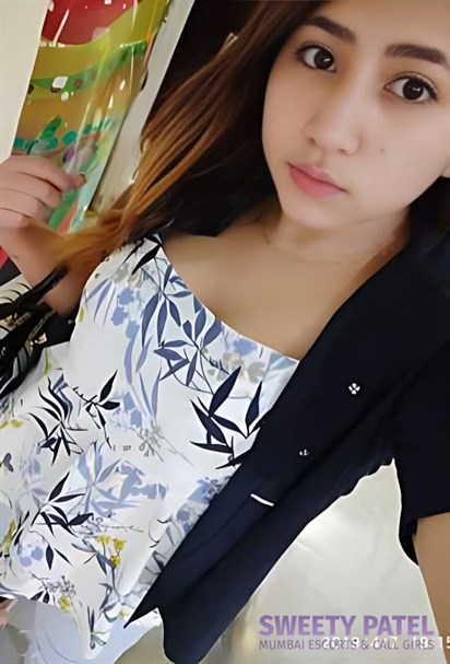  Female escort Navya