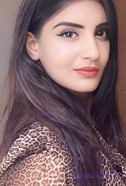  Female escort Zoya